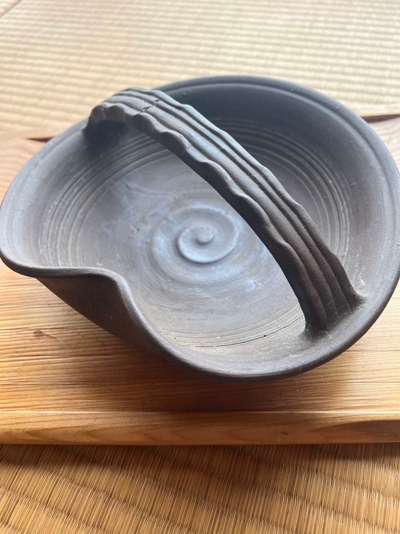 お蔵の整理No5山村御流の花入れです。手付が素敵です。尾西楽斎