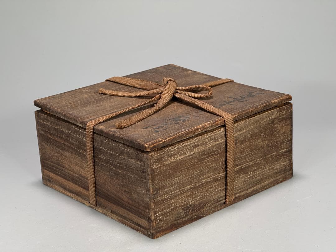 中国美術　元～明時代　青磁　蓮花文茶碗 鉢　時代物　唐物　14～15世紀頃