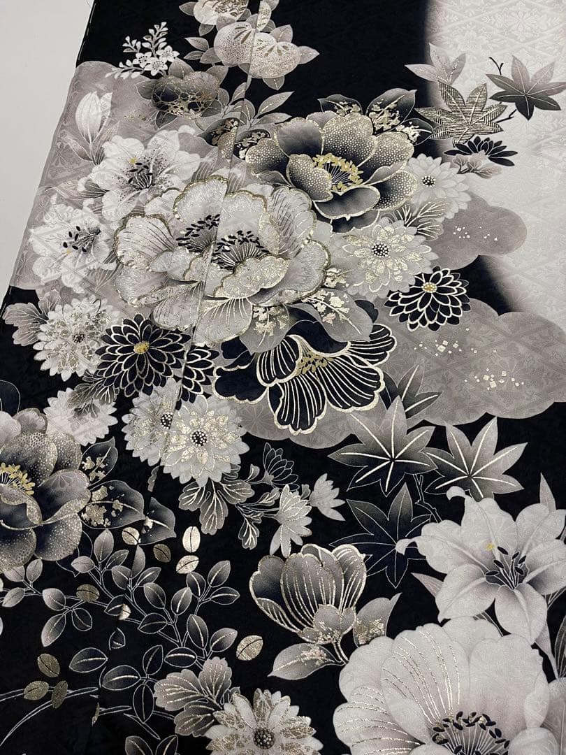 クール系モノトーンコーデ 振袖＋帯揚げ＋帯締め【白金彩刺繍振袖◆吉祥花】