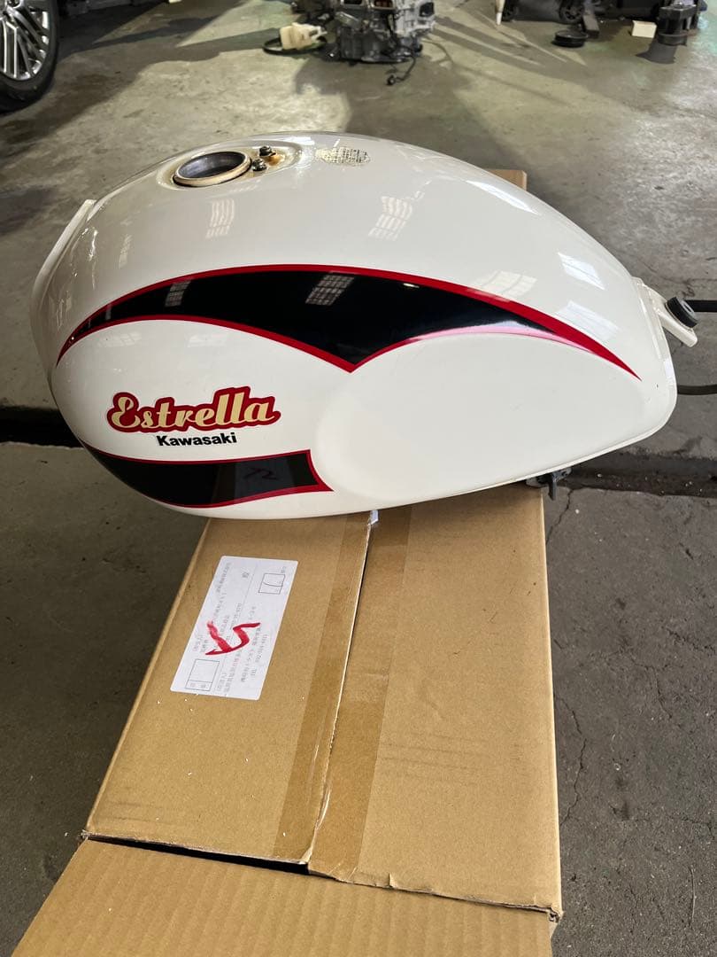 エストレア　キャブ車用タンク