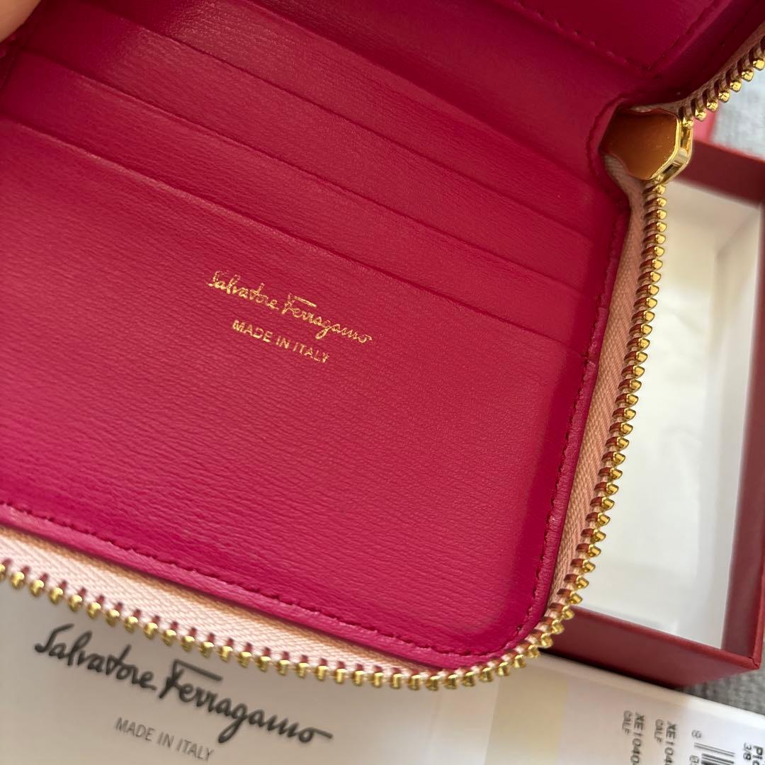 【美品】Salvatore Ferragamo 二つ折り財布 ガンチーニ