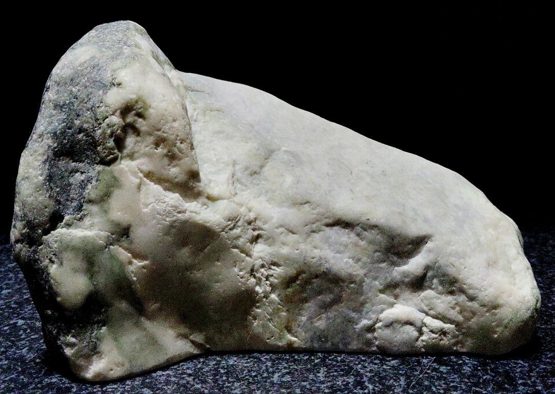 ★翡翠原石★糸魚川硬玉【小滝灰ラベ・転石・切り出し❷1528ｇ】