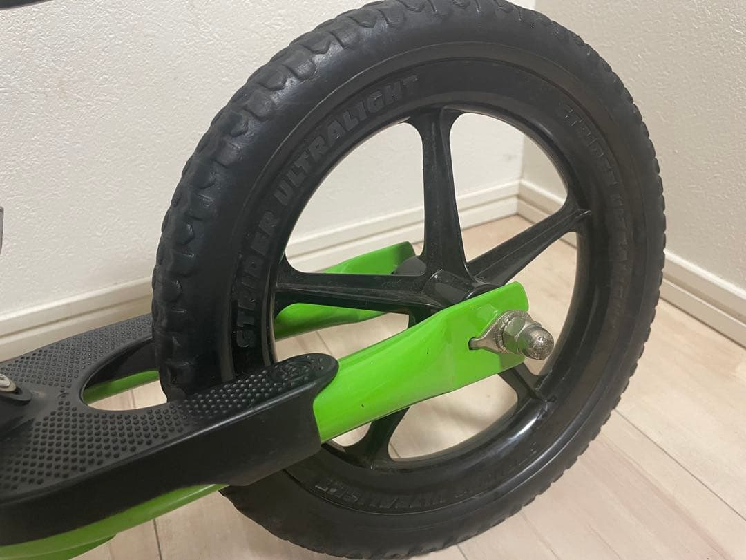 STRIDER ストライダースポーツ　グリーン12インチ