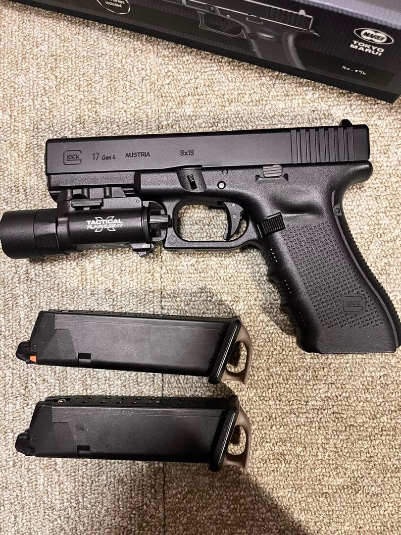 東京マルイ　G17 gen4 ライト　予備マガジン付き