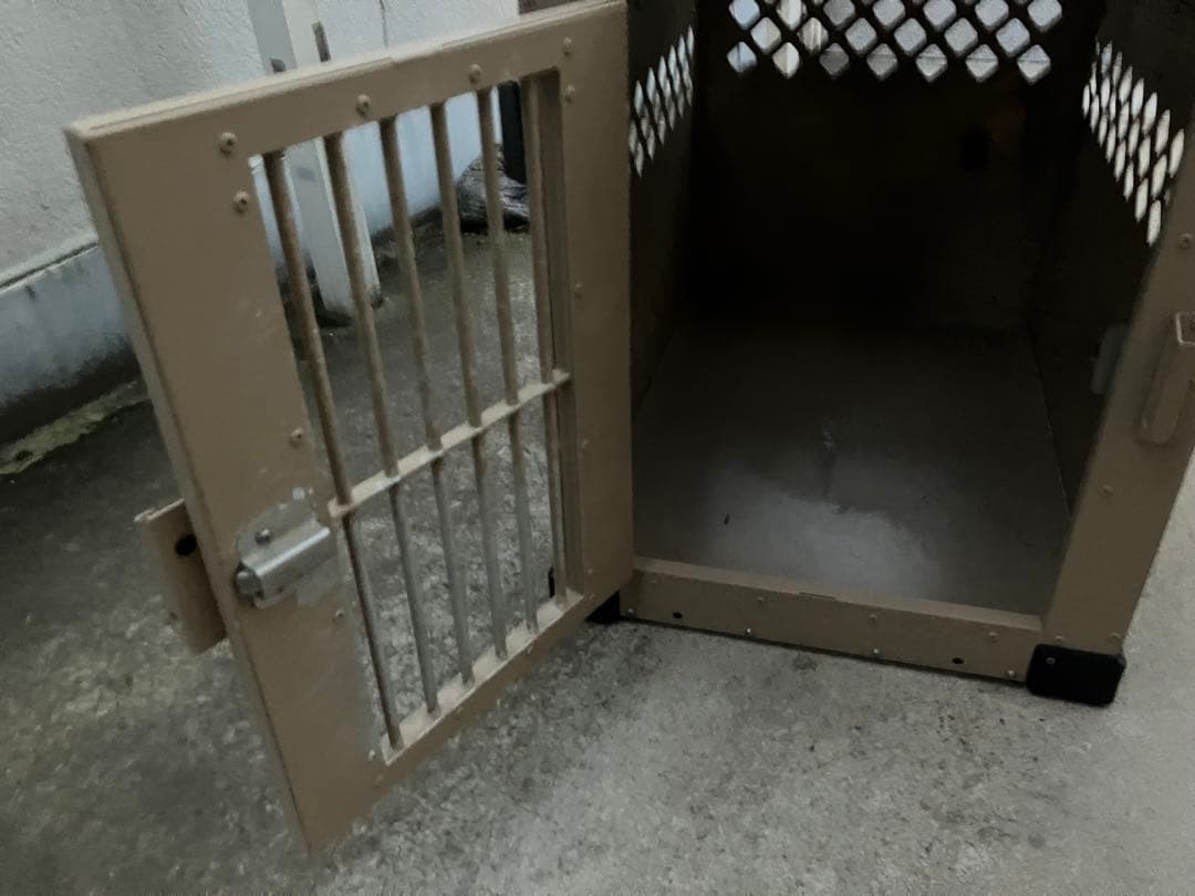 インパクトドッグクレート(ミディアム、300)ー金属製・頑丈