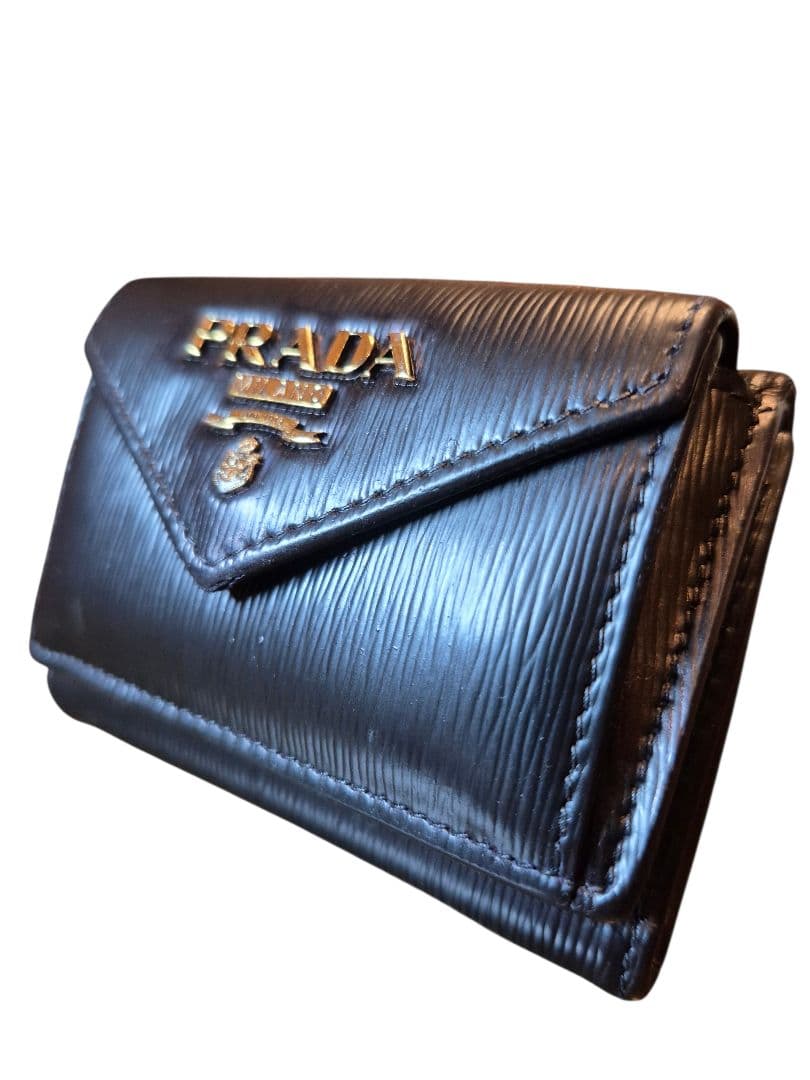 ＰＲＡＤＡ　プラダ　サフィアーノ　三つ折り財布　x