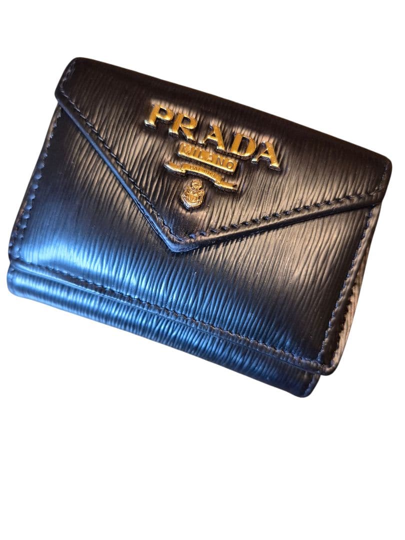 ＰＲＡＤＡ　プラダ　サフィアーノ　三つ折り財布　x