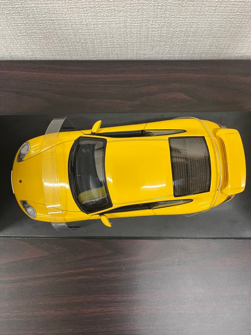 オートアート1/18 ポルシェ911GT3 イエロー