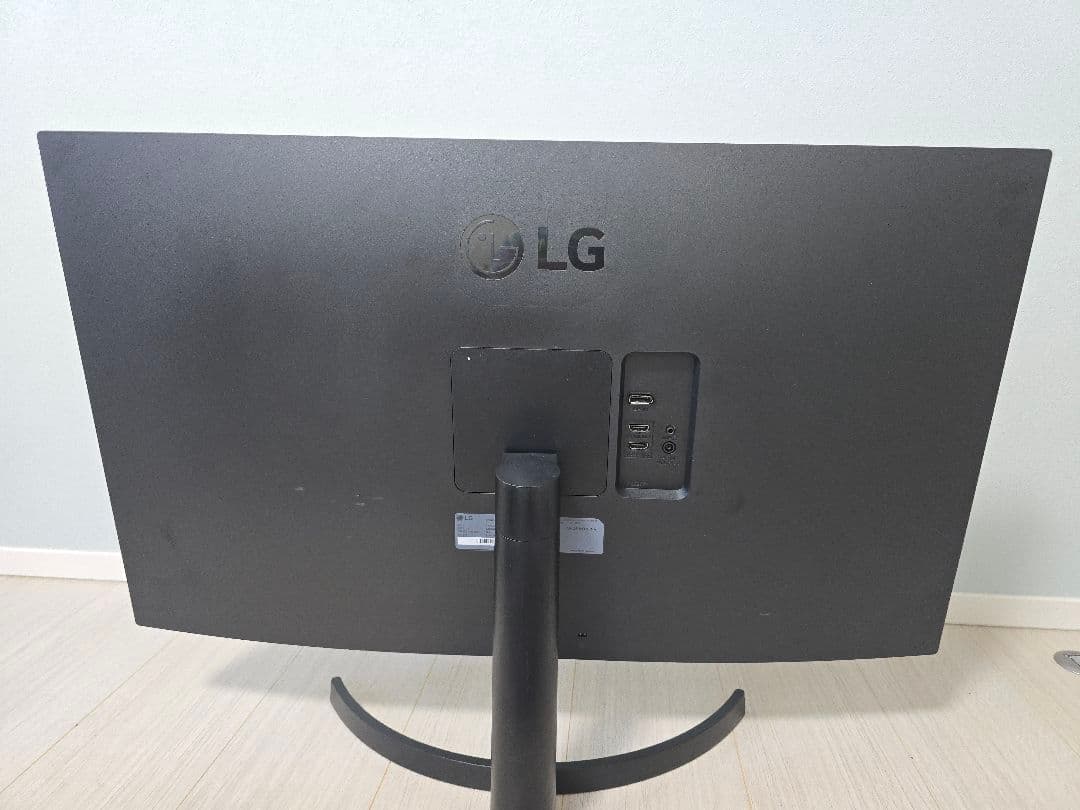 LG製 31.5インチ PCモニター 32QN600-B