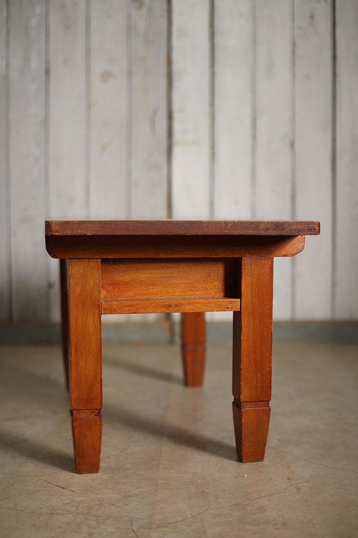 小ぶりな木製の机　引き出し　ローテーブル　サイドテーブル　作業台　文机　古家具