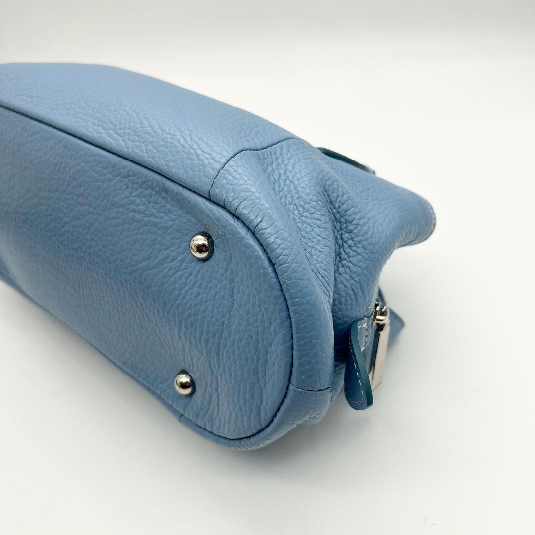 極美品　レオナール　ショルダーバッグ　2way　レザー　水色　ロゴ　斜め掛け◎