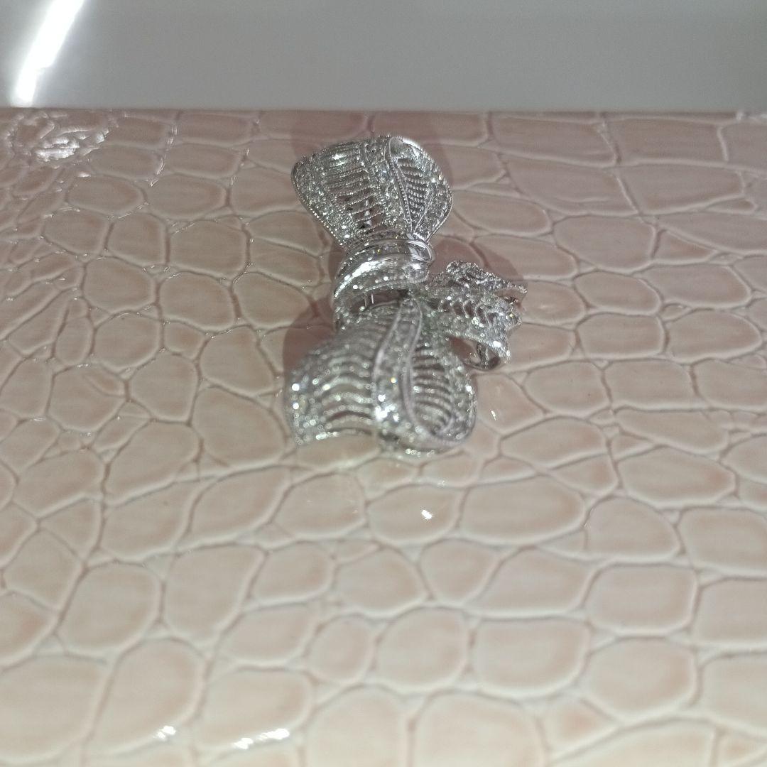 K18エレガント リボン型 ダイヤモンド装飾ブローチ