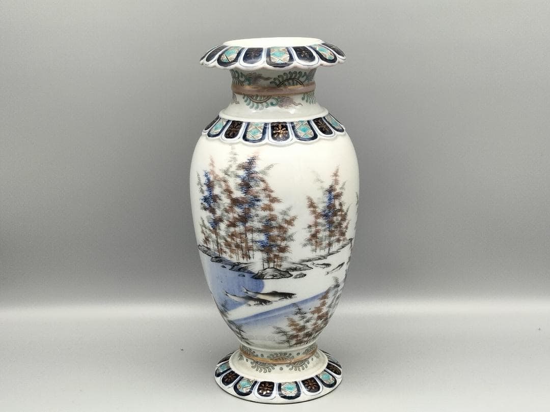 香蘭社明治期 色絵 金彩 輪花 竹林鮎文 花瓶