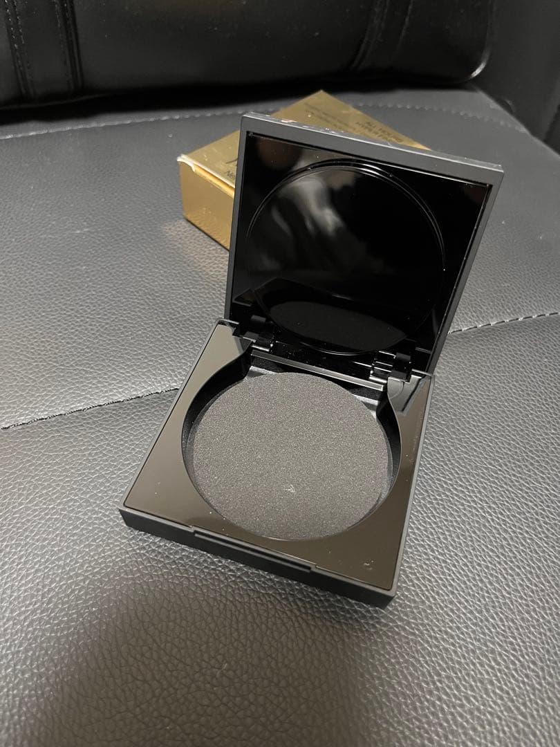 イヴサンローラン オールアワーズ ハイパープレストパウダー