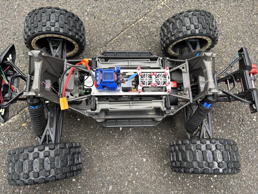 1/5 トラクサス　X-MAXX モンスタートラック