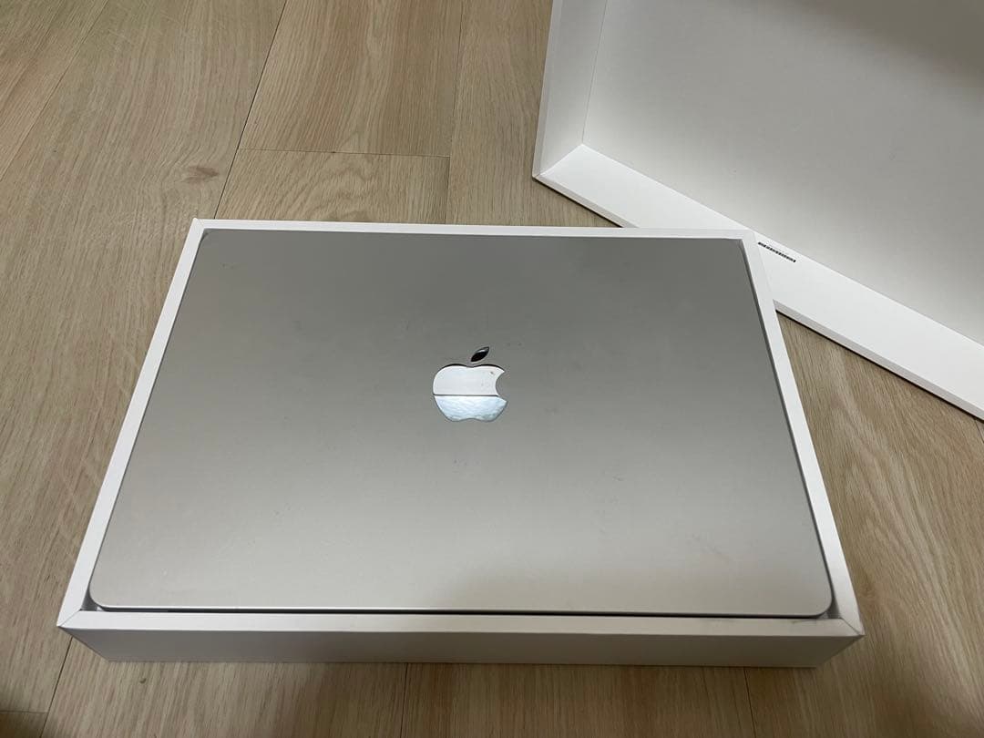 MacBookAir M2 【512GBにストレージＵP、人気シルバー色】