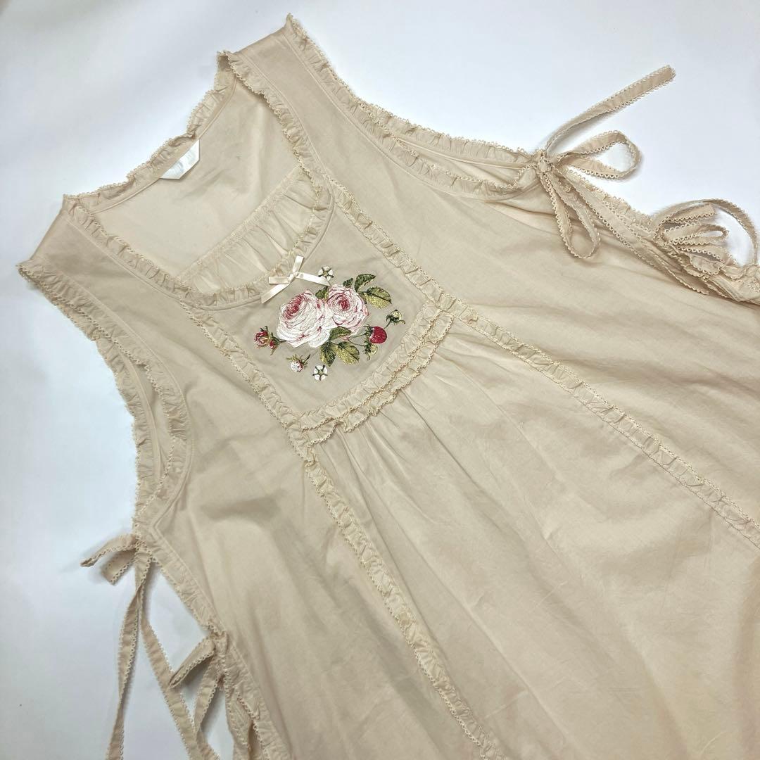 ふ*あ様 【美品】ピンクハウス 生成 バラ刺繍使い 綿ローンタブリエ/2023年