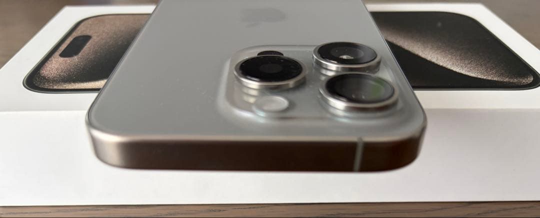 【美品】Apple ⭐︎ iPhone15 SIMフリー　チタニウム