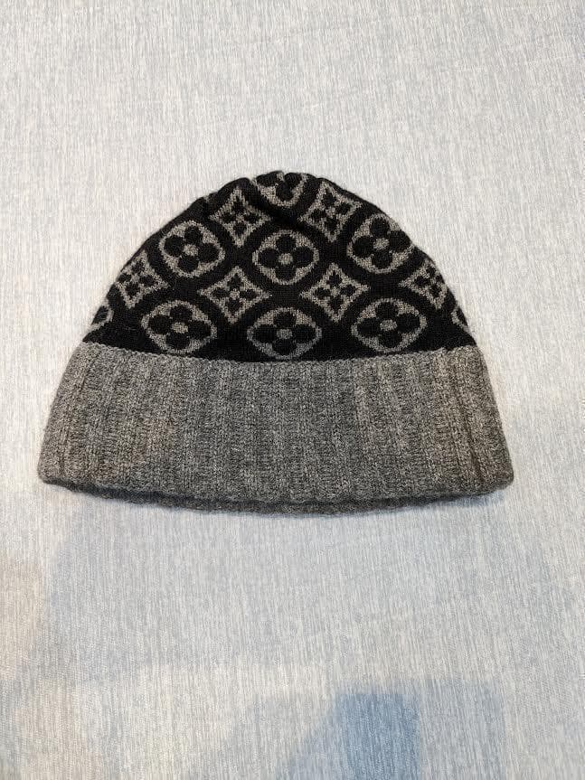 ルイヴィトン LOUIS VUITTON　ニット帽　カシミア100% 美品