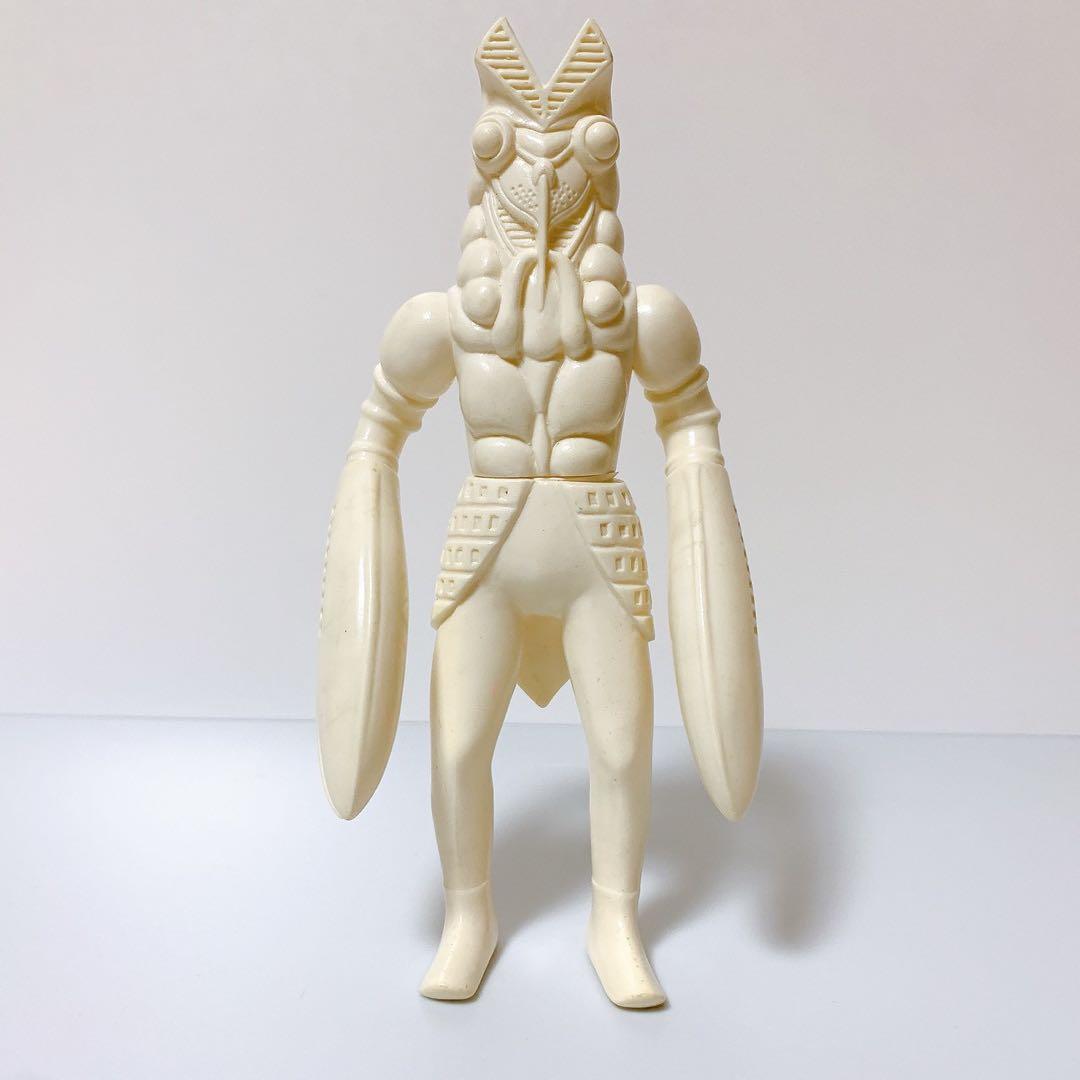 【激レア】バルタン星人（ホワイト成型）｜旧ウルトラ怪獣シリーズ／001