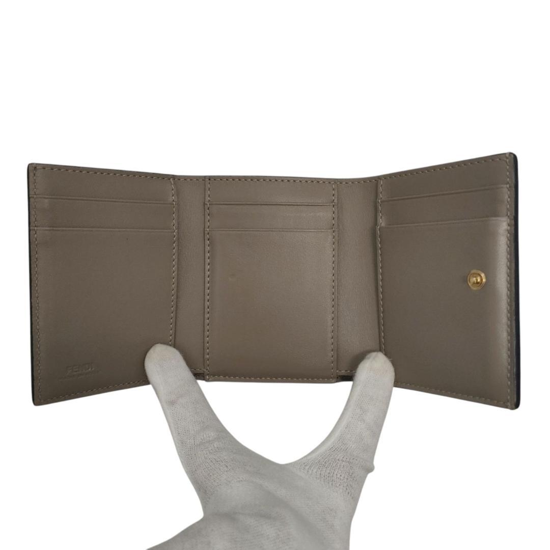 フェンディ　三つ折り財布　FFダイヤモンドウォレット　グレー　グレージュ