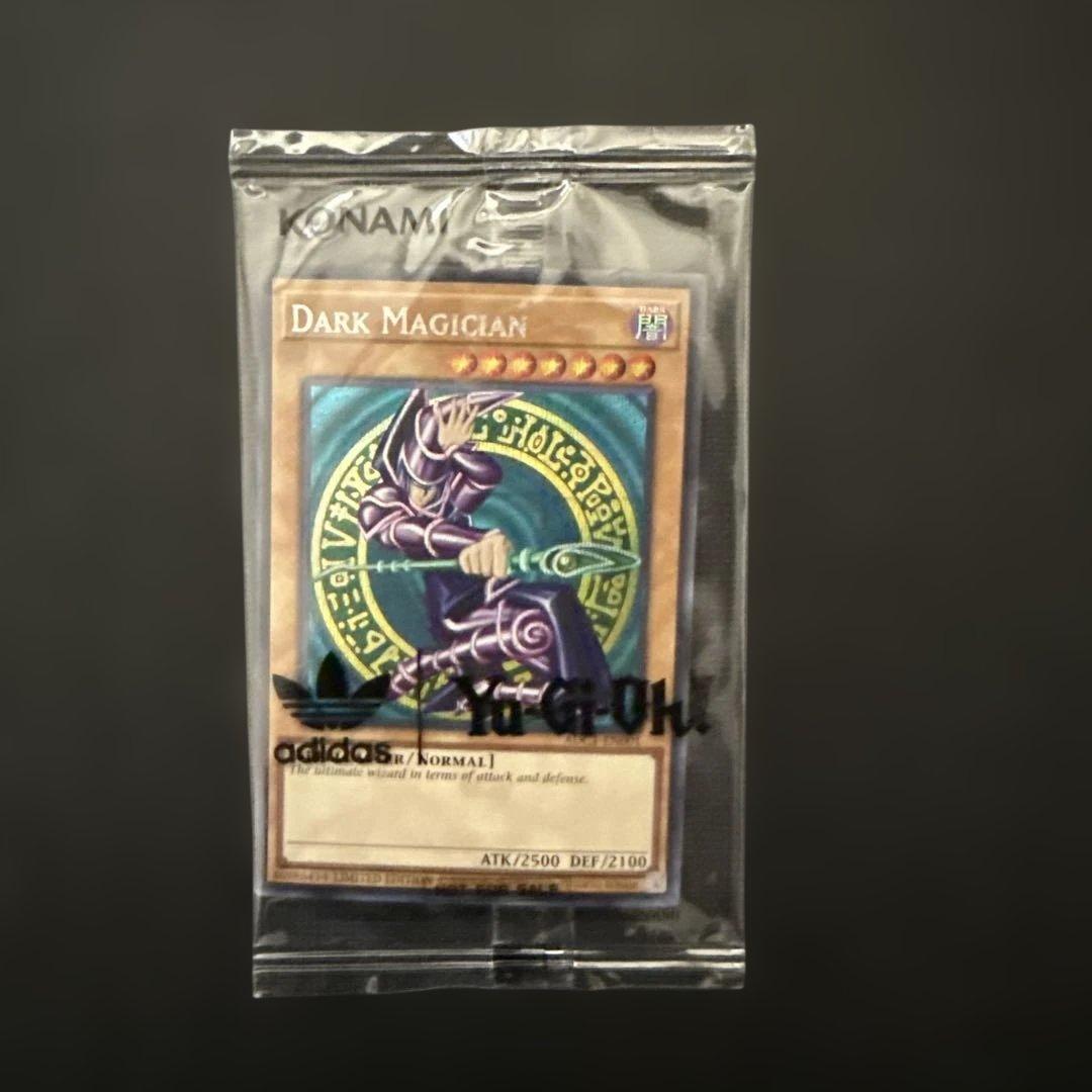 遊戯王　ブラック・マジシャン　シークレットレア　adidasコラボ　英語
