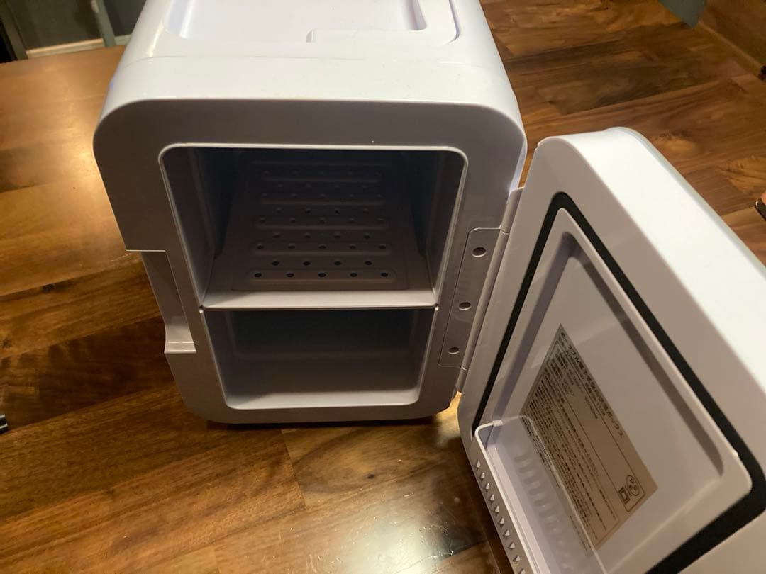 ポータブル電子式保冷温ボックス　冷温庫 2段棚付き（2022年製）