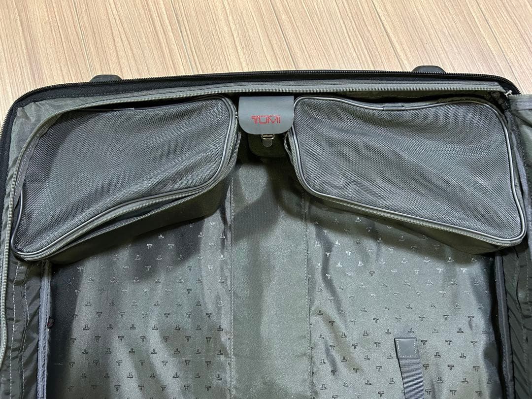 (週末セール)TUMIガーメント ブラックキャリーケース