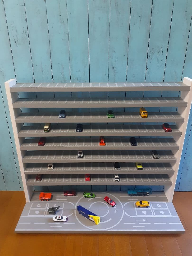 自作ミニカー収納棚9段168台ロータリー交差点付き