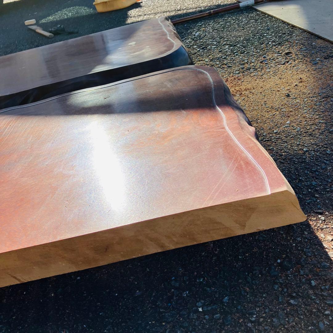 光沢仕上げの木製座卓