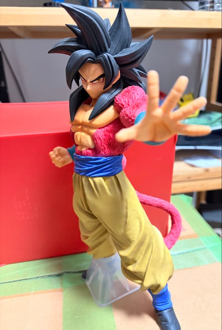 ドラゴンボール　フィギュア　悟空スーパーサイヤ人4　マスタライズ　中古　送料無料