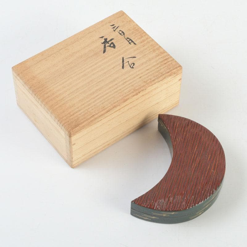 茶道具　高橋峯房作　松蒔絵　三日月型　香合　共箱　V　9498