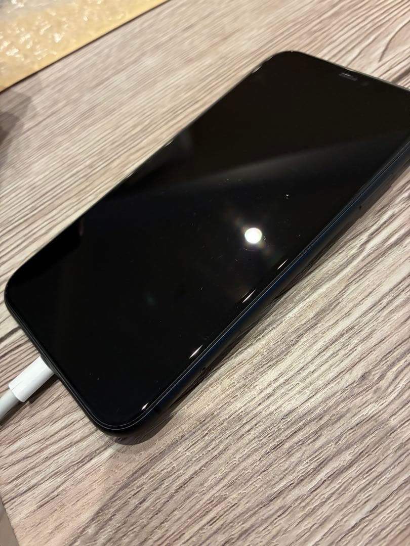 【値下げ】Apple iPhone 11 ブラック　本体（未使用ケーブル付）