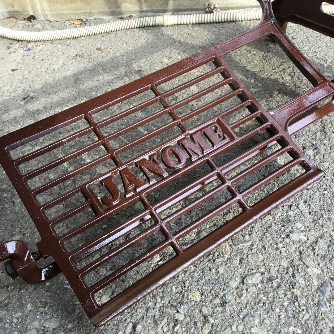 JACK　ジャノメ職業用足踏みミシン鉄脚　大型　 テーブルに！