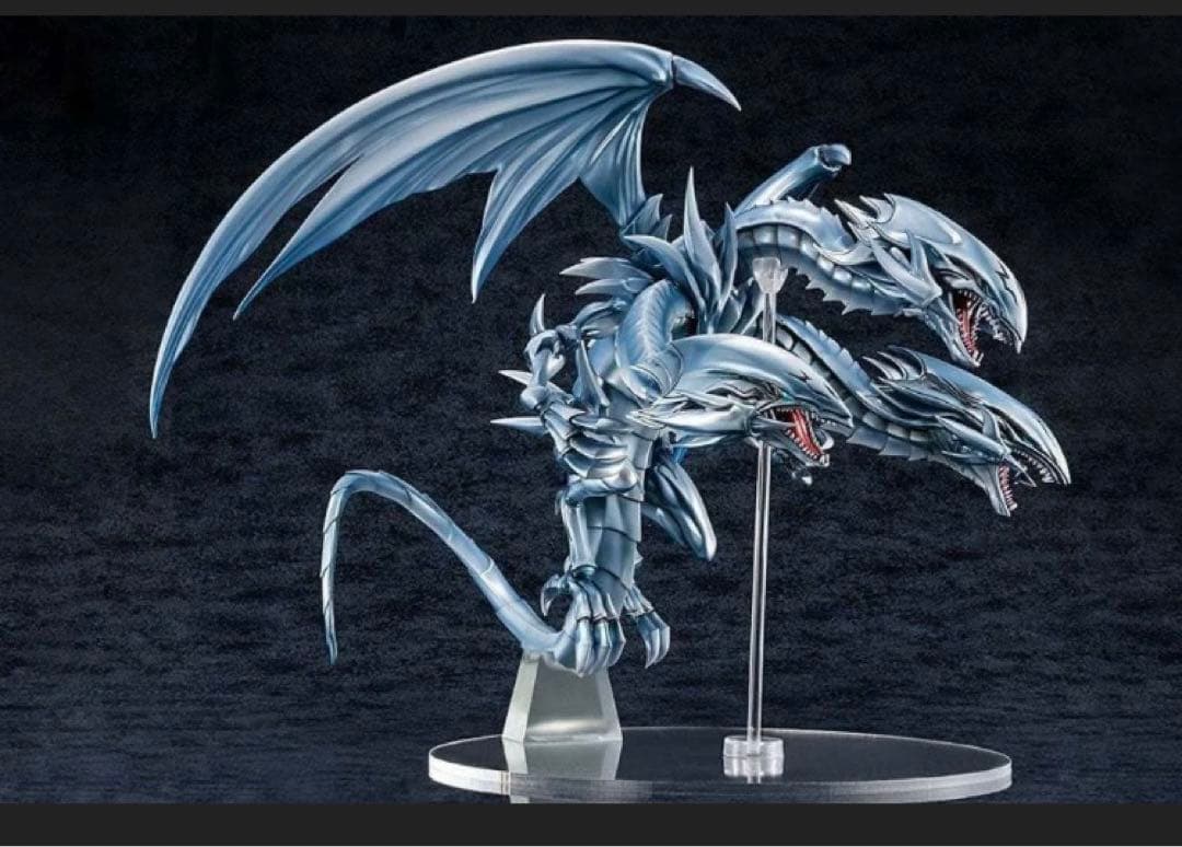 ブルーアイズアルティメットドラゴン　フィギュア