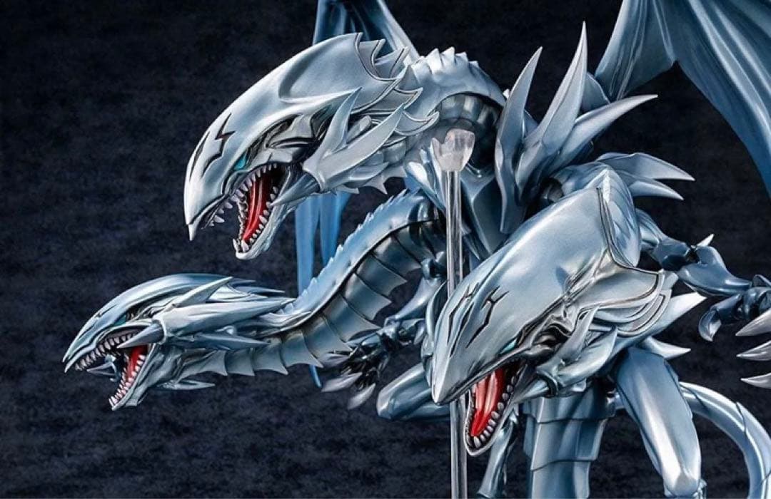 ブルーアイズアルティメットドラゴン　フィギュア