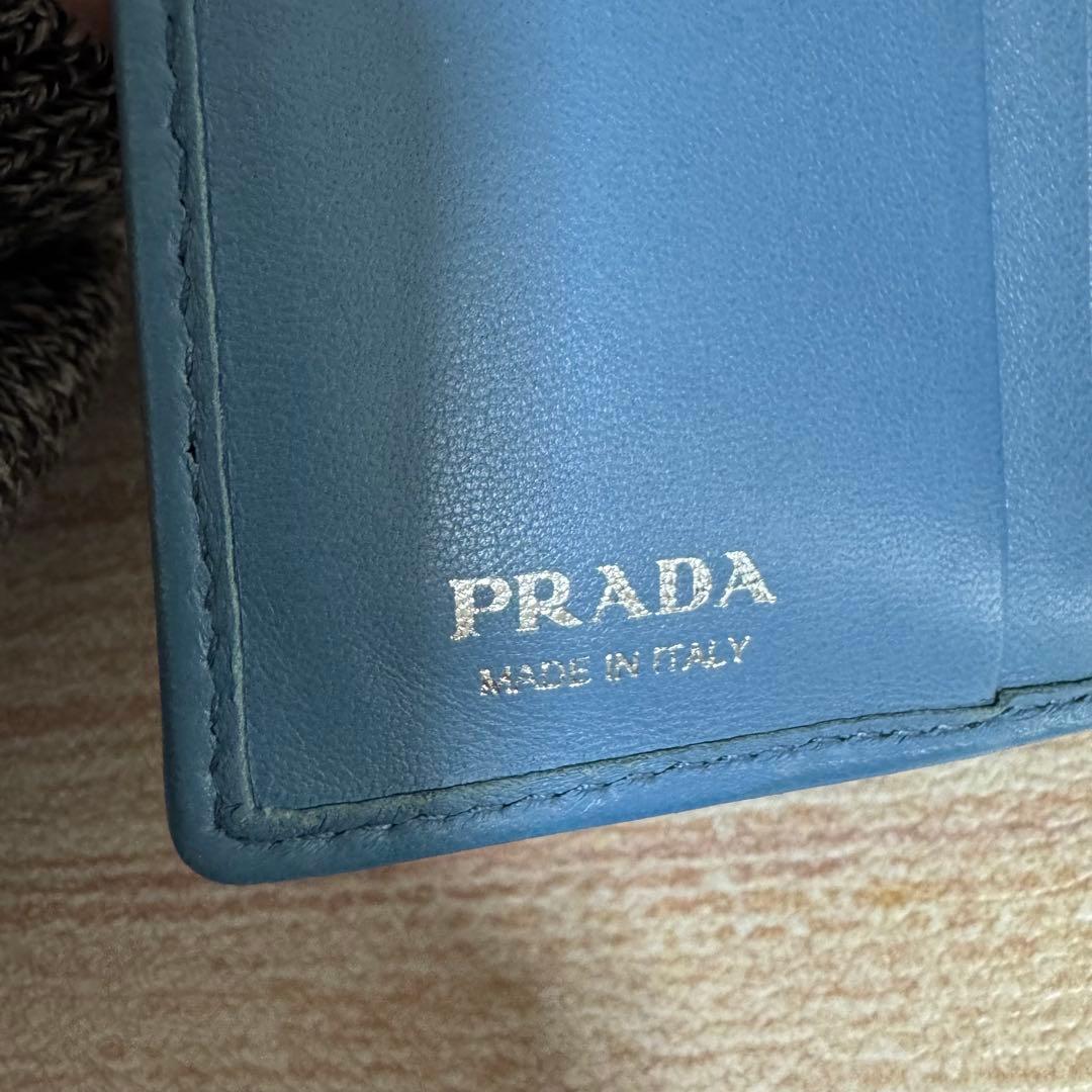 極美品 プラダ 二つ折り ダイアグラム キルティング ブルー 1MV204