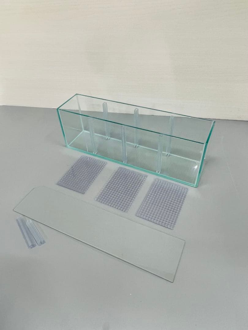 450×110×150㎜ 4室水槽 パンチング仕切り板+ガラス蓋付 未使用品