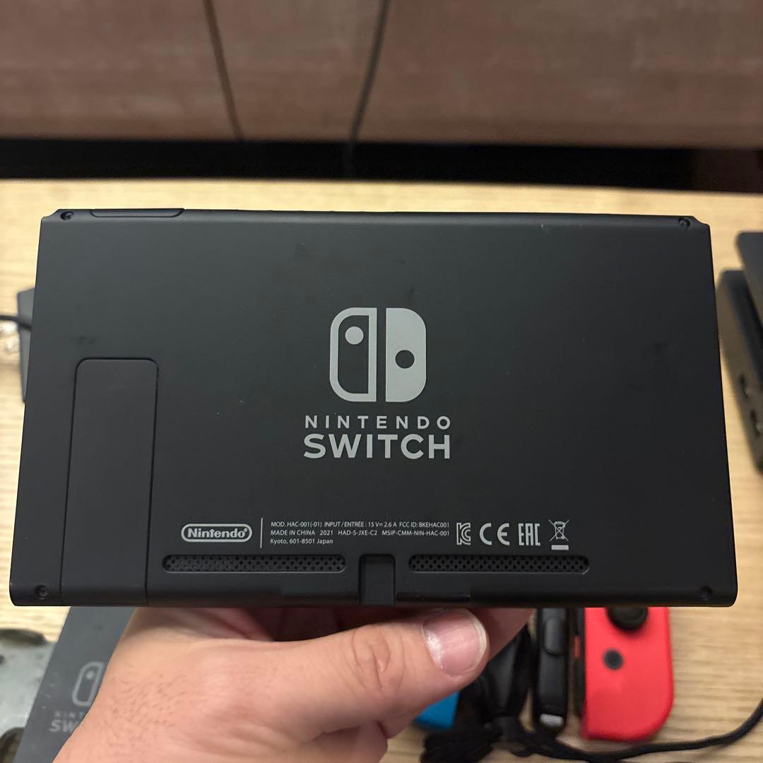 Nintendo Switch コントローラー2セット（１つは充電機能付き）箱無
