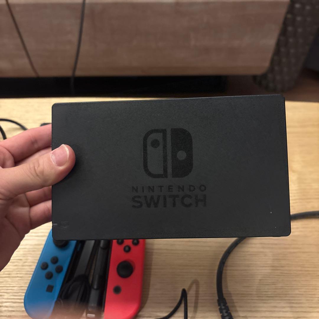 Nintendo Switch コントローラー2セット（１つは充電機能付き）箱無