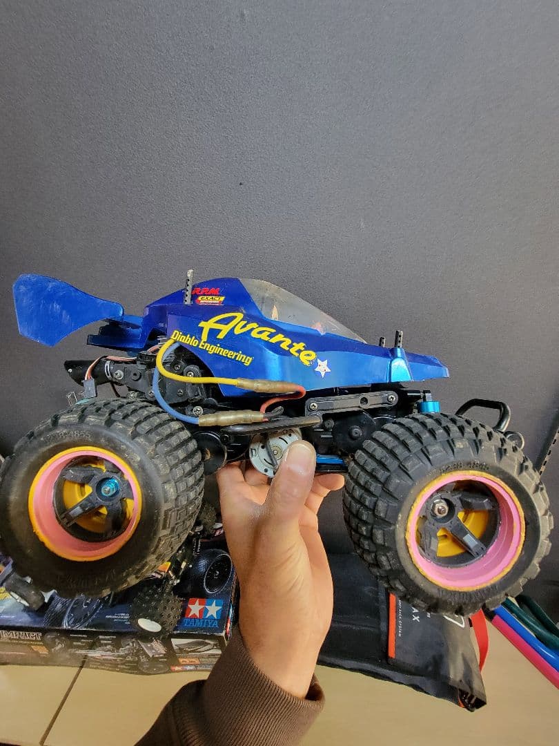 フィギュア付きオフロードRCカー