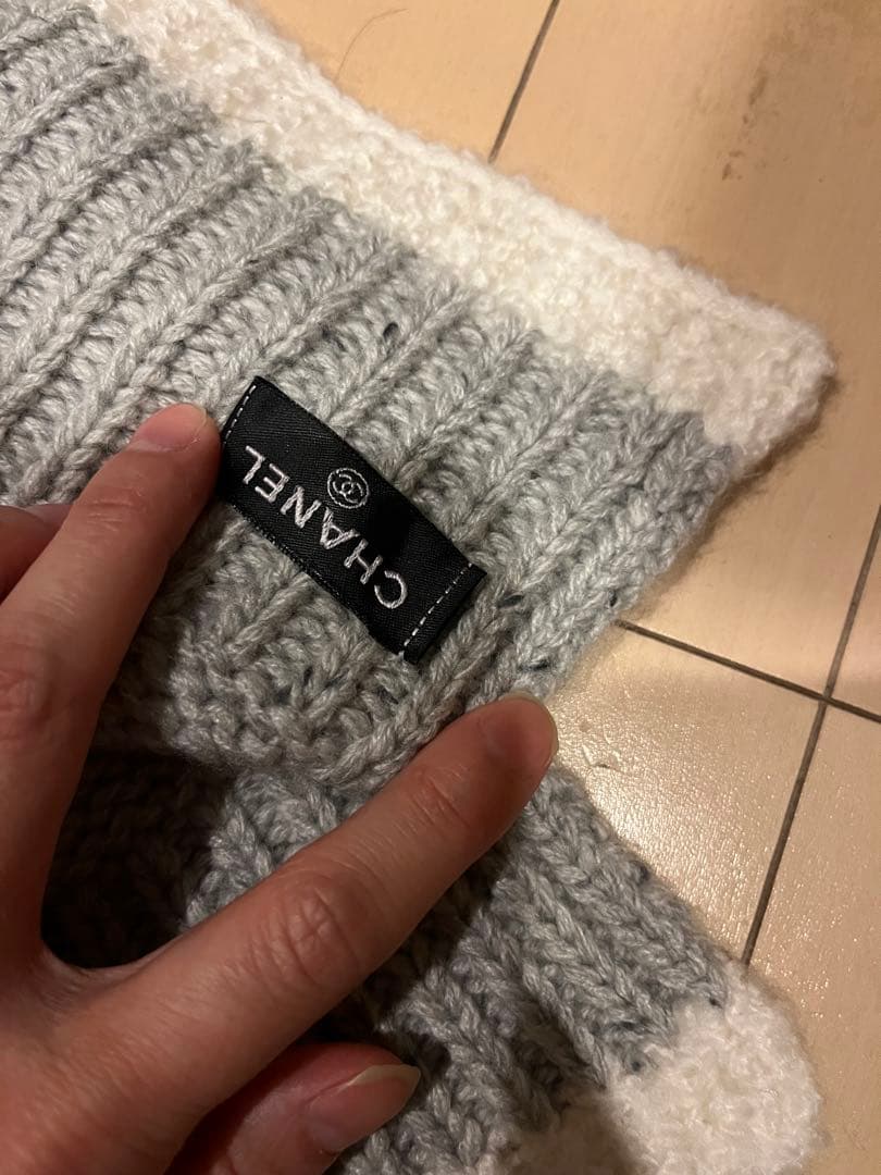 未使用　CHANEL グレー 帽子とマフラーセット