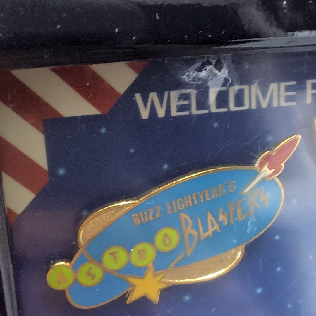 【希少】バズライトイヤーのアストロブラスター　ピンバッジセット　東京ディズニー