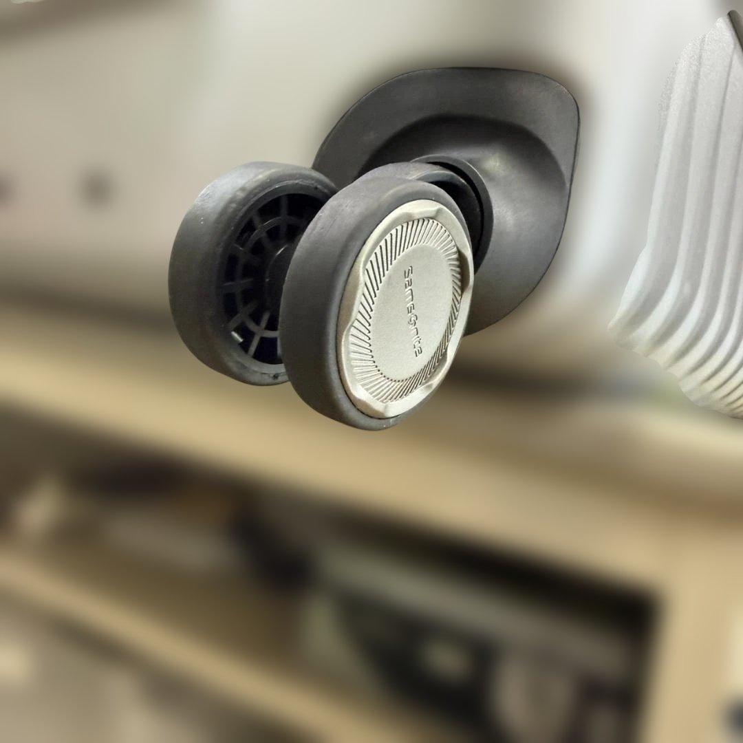 ★未使用　サムソナイト　エレメントスーツケース　27インチ　SAMSONITE