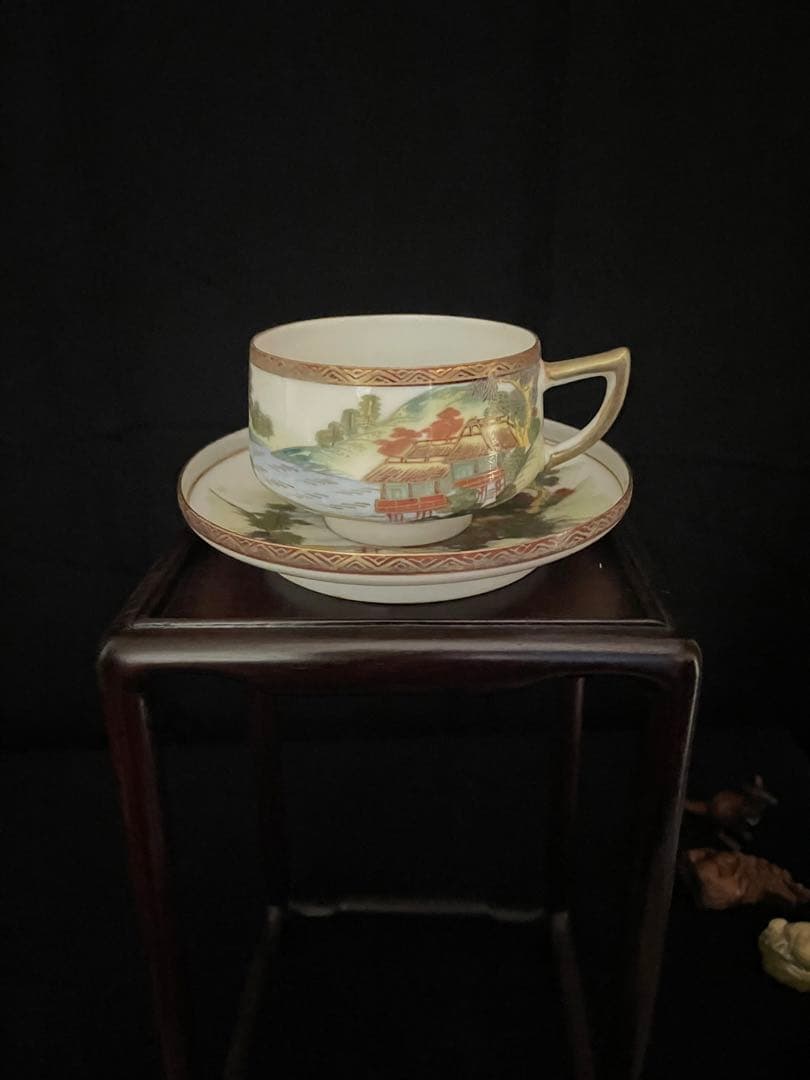 九谷焼コーヒーカップ　明治時代輸出品　手書き風景画　細密画　金彩　金蘭手