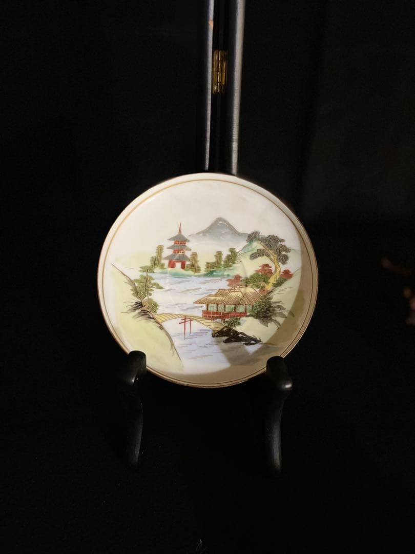 九谷焼コーヒーカップ　明治時代輸出品　手書き風景画　細密画　金彩　金蘭手