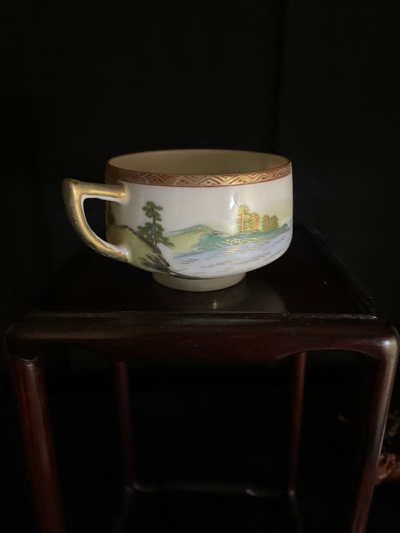 九谷焼コーヒーカップ　明治時代輸出品　手書き風景画　細密画　金彩　金蘭手