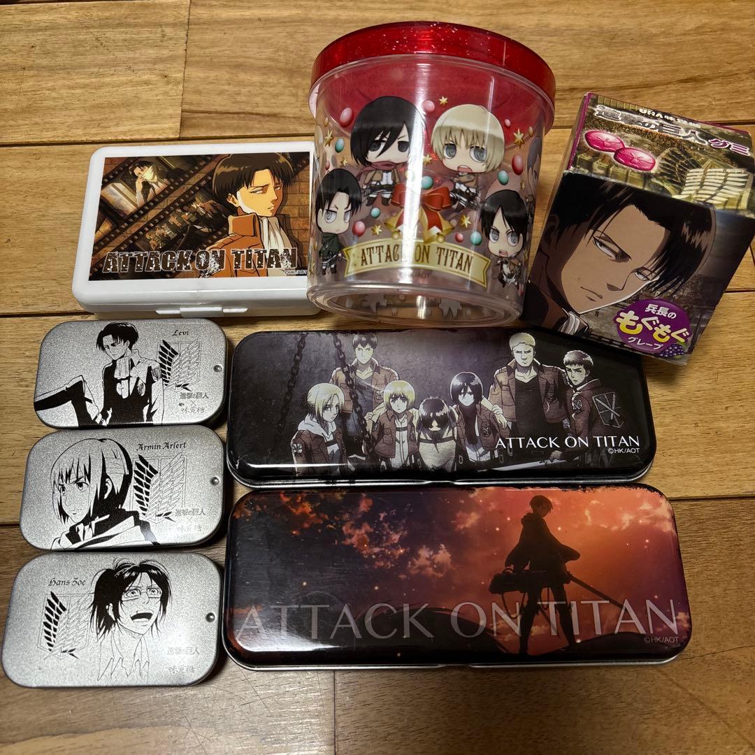 進撃の巨人 非売品など色々セット(クリアファイル6枚・缶ケース5点メモ帳4点等)