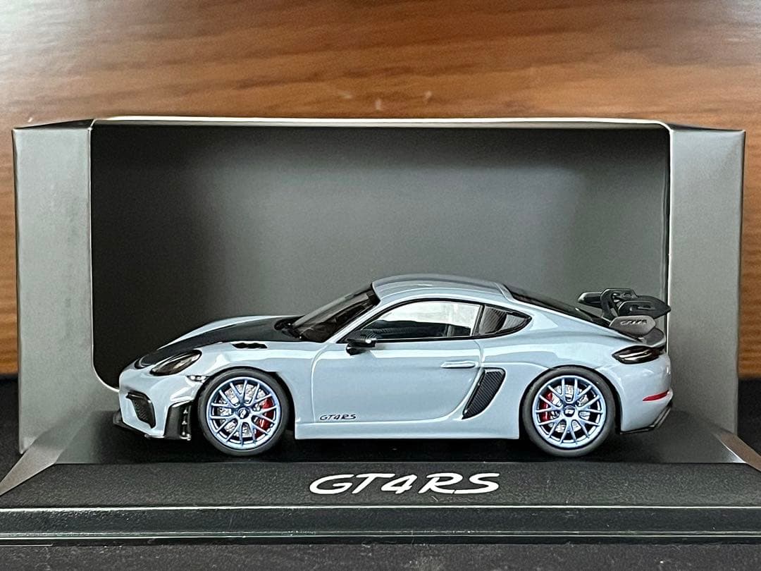 1/43 ミニチャンプス ポルシェ 718 ケイマン GT4 RS グレー