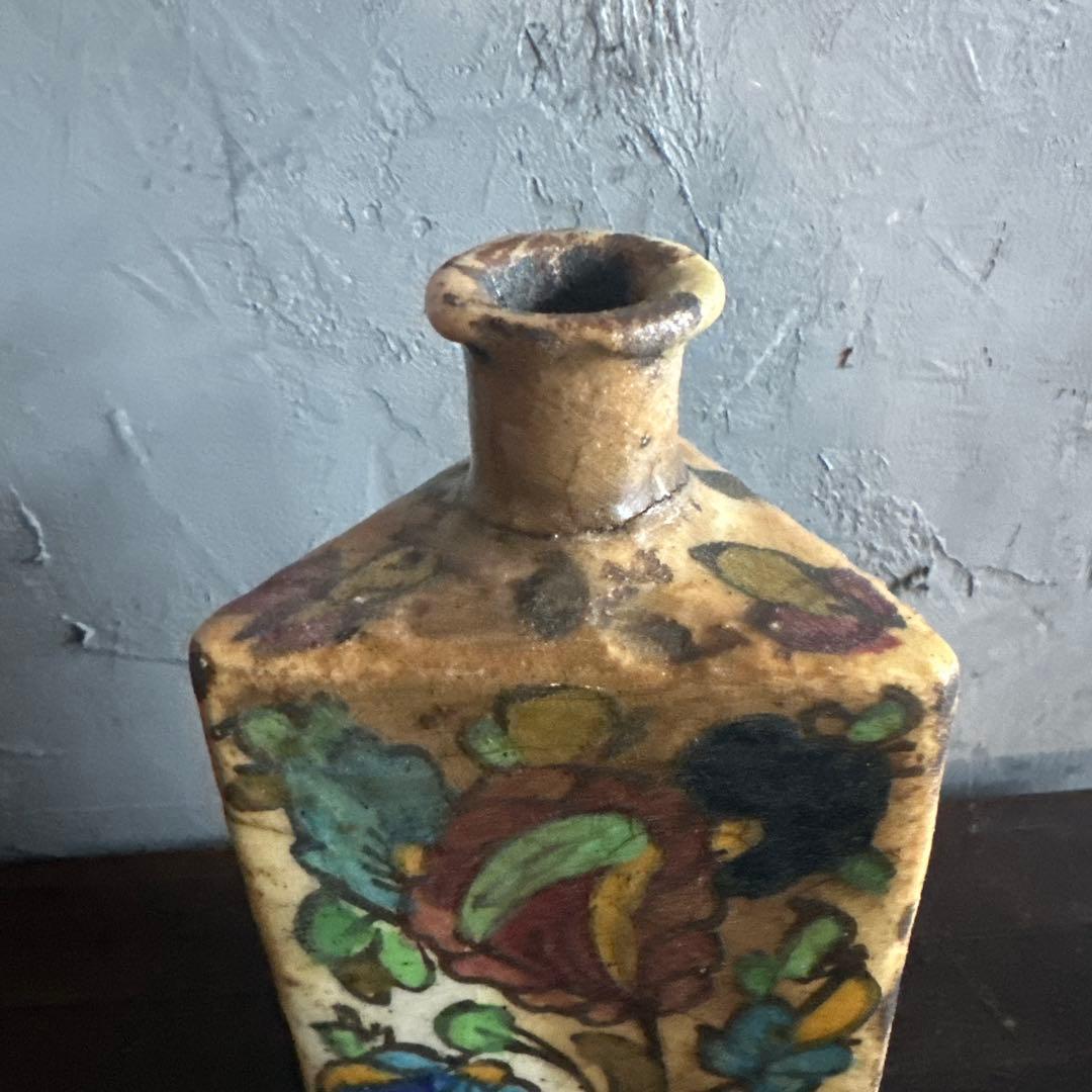 ヴィンテージ　花柄装飾の陶器瓶